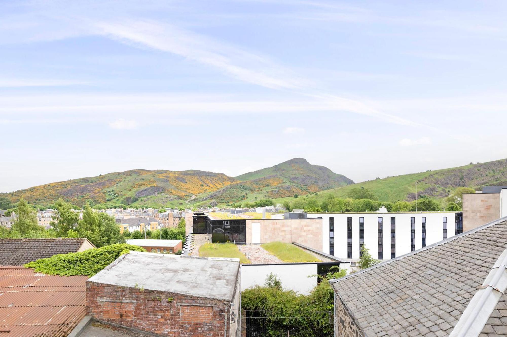 Charming Studios Near Holyrood Park & Calton Hill Edinburgh Eksteriør billede